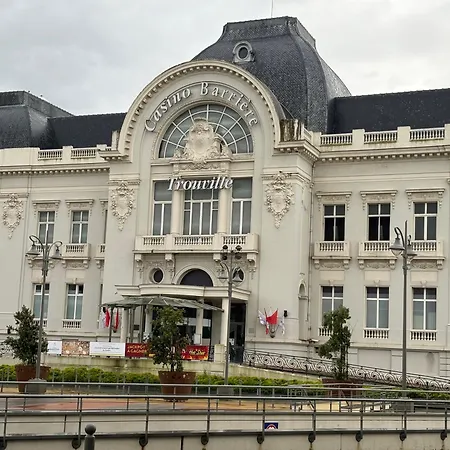 Cosy - A 2min - Casino A 1min